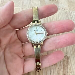 Citizen Quartz ladies mother of pearl gold tone dress watch NEW BATTERY